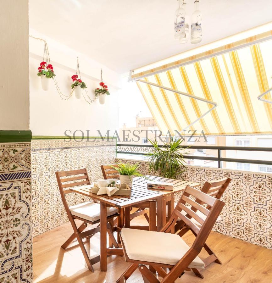 Blue & Red By Sol Maestranza Apartment Malaga Ngoại thất bức ảnh