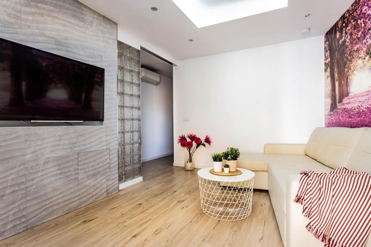 Blue & Red By Sol Maestranza Apartment Malaga Ngoại thất bức ảnh