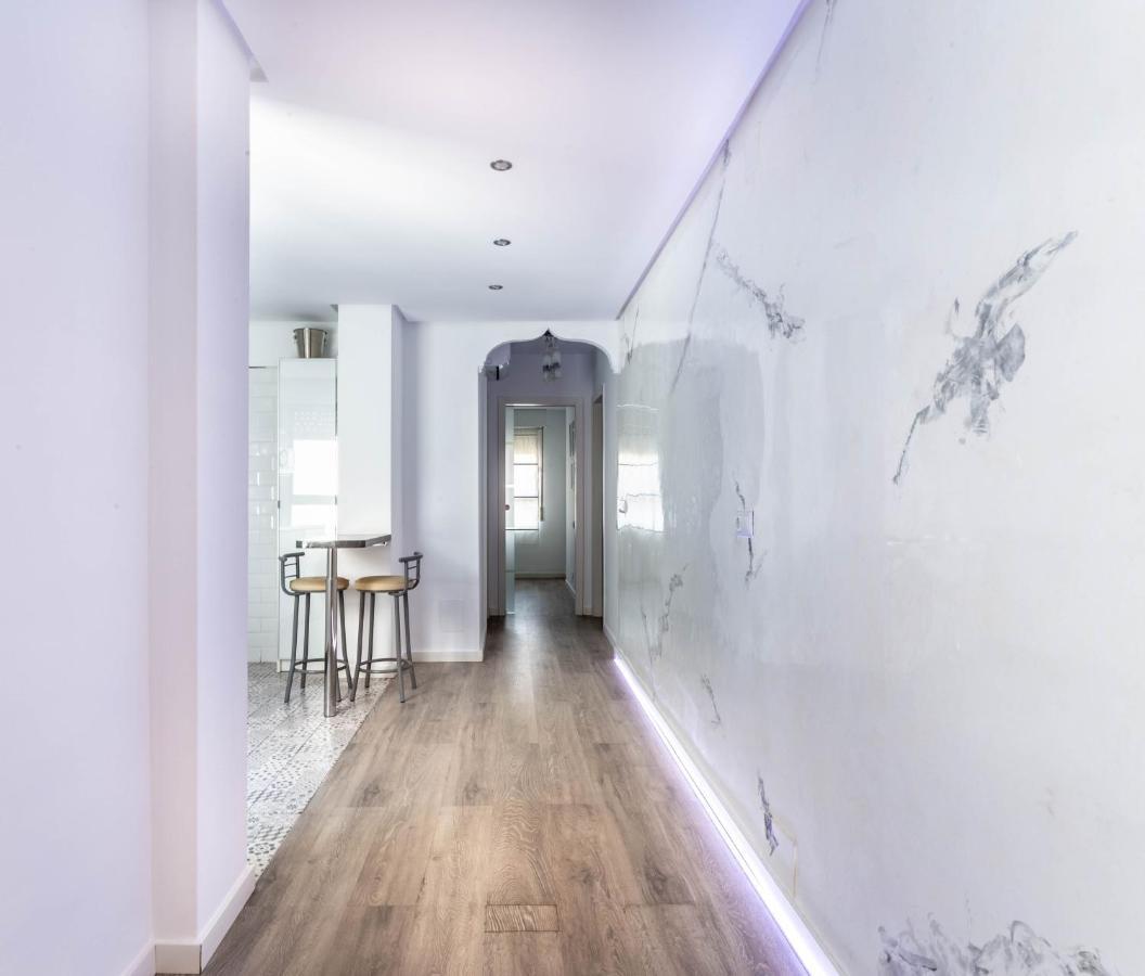 Blue & Red By Sol Maestranza Apartment Malaga Ngoại thất bức ảnh